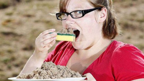 Пикацизм: почему человека тянет съесть что-то несъедобное?