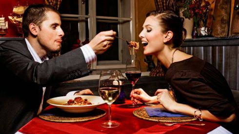 Живя с мужчиной, женщина набирает лишний вес