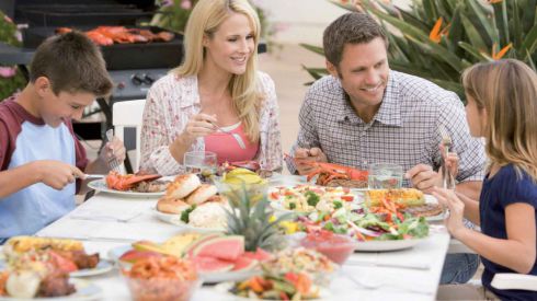 Как семейные ужины влияют на психику детей?