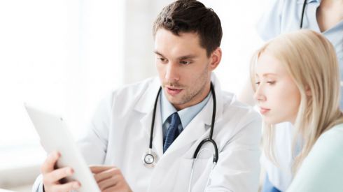 Страховщики будут напоминать о приеме лекарств и сопровождать на медосмотрах