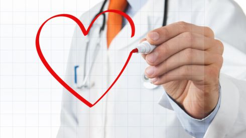 При нарушениях эрекции, мужчине стоит сходить к кардиологу