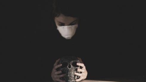 Новый суточный рекорд по смертям от COVID-19 в России