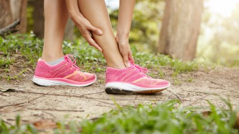 Почему «крутит» ноги?