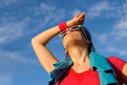 Носите светлую одежду и больше пейте воды